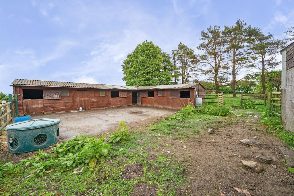 Property photo 3 of 27