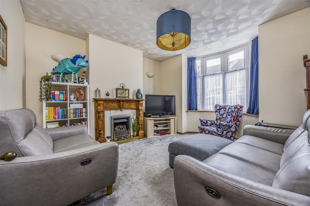 Property photo 3 of 16 102 Dover Road, Baffins-Porticomarketing-Soldby-12