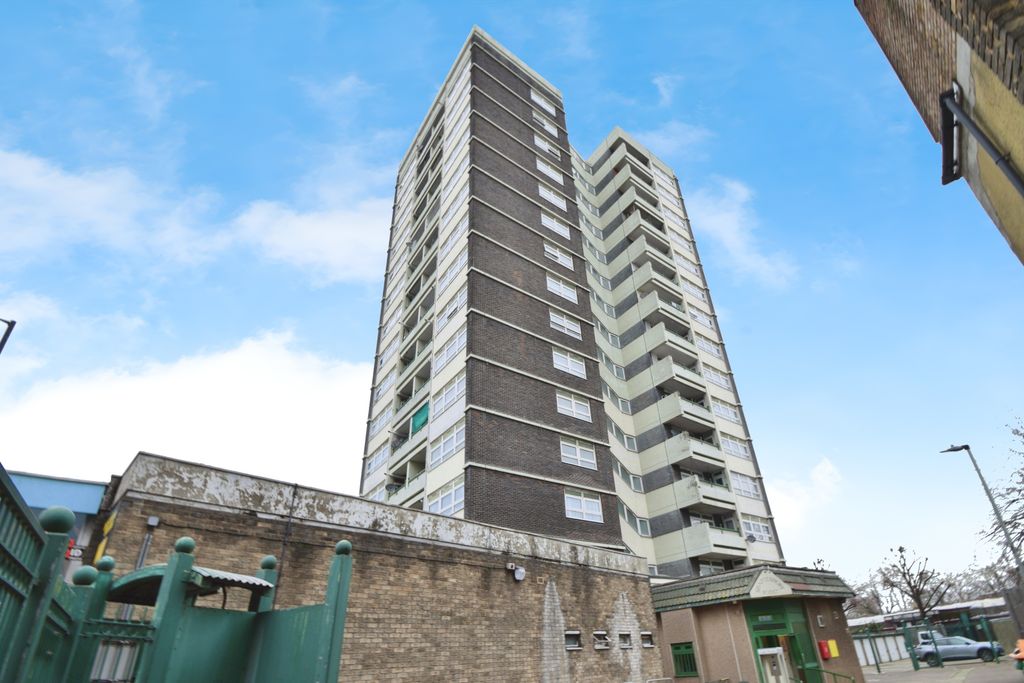 Property photo 1 of 19 Street Scene