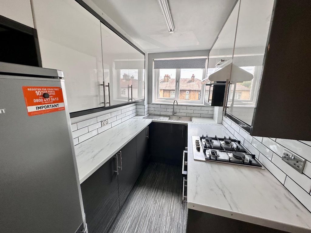 Property photo 2 of 16 New Fitted Kitchen