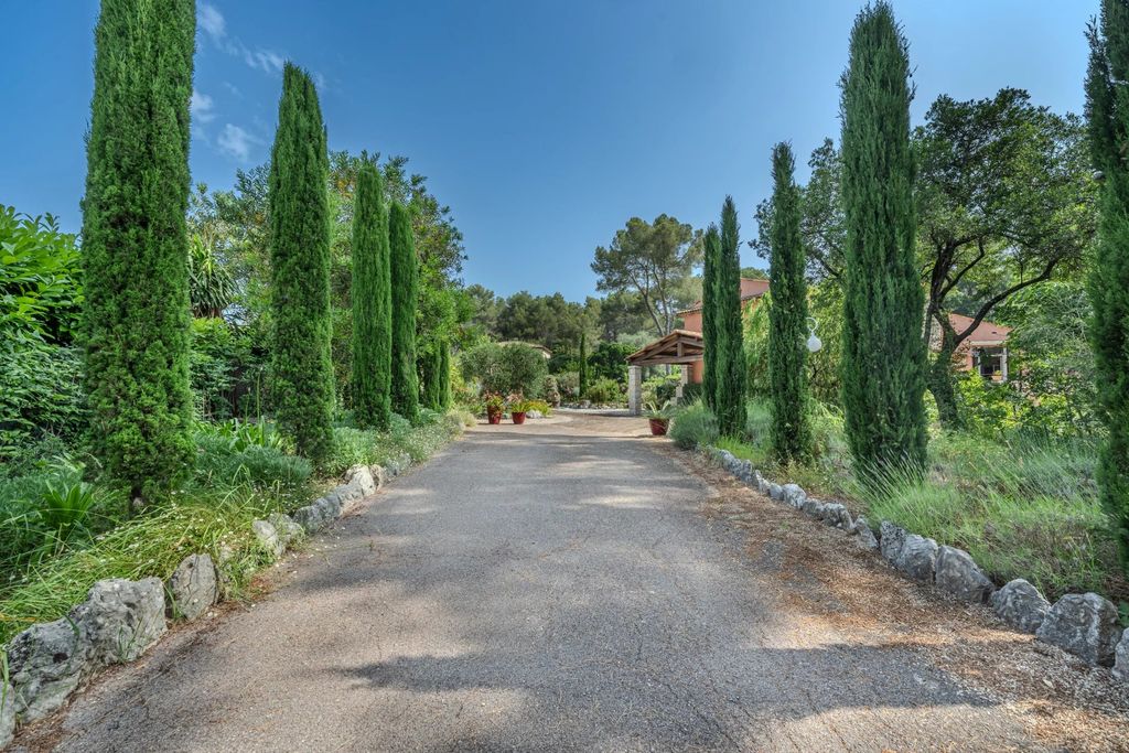 Property photo 2 of 35