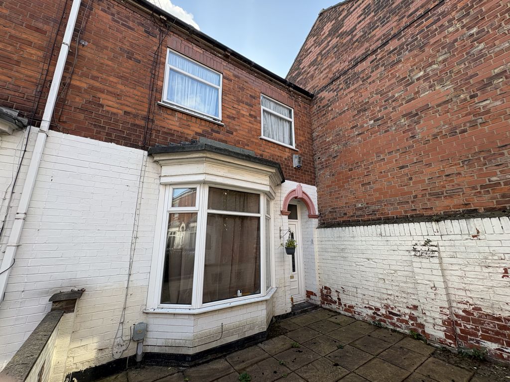 Property photo 1 of 4 2 Bed Terraced House To Rent Franklin Street, Hull Hu9