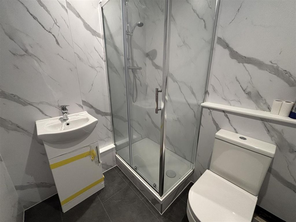 Property photo 1 of 22 Shower Room