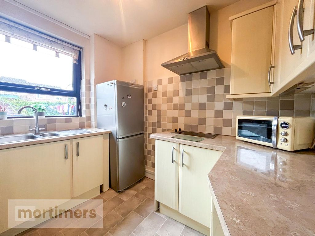Property photo 2 of 11 Kitchen