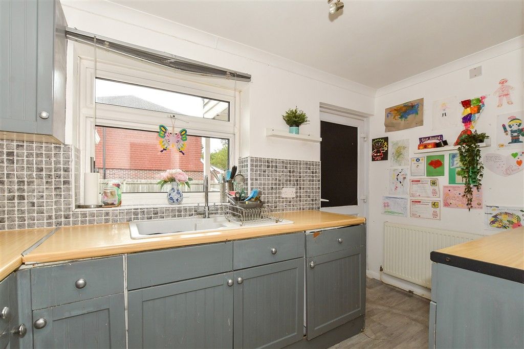 Property photo 3 of 17 Kitchen