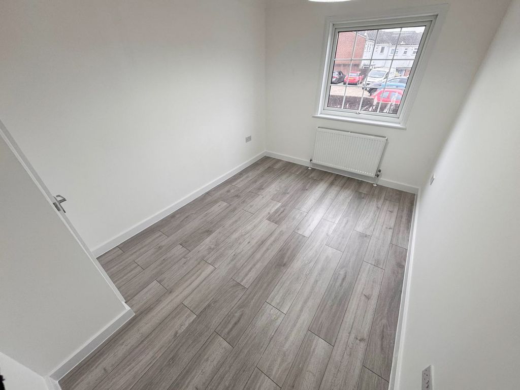 Property photo 3 of 16 Photo 10