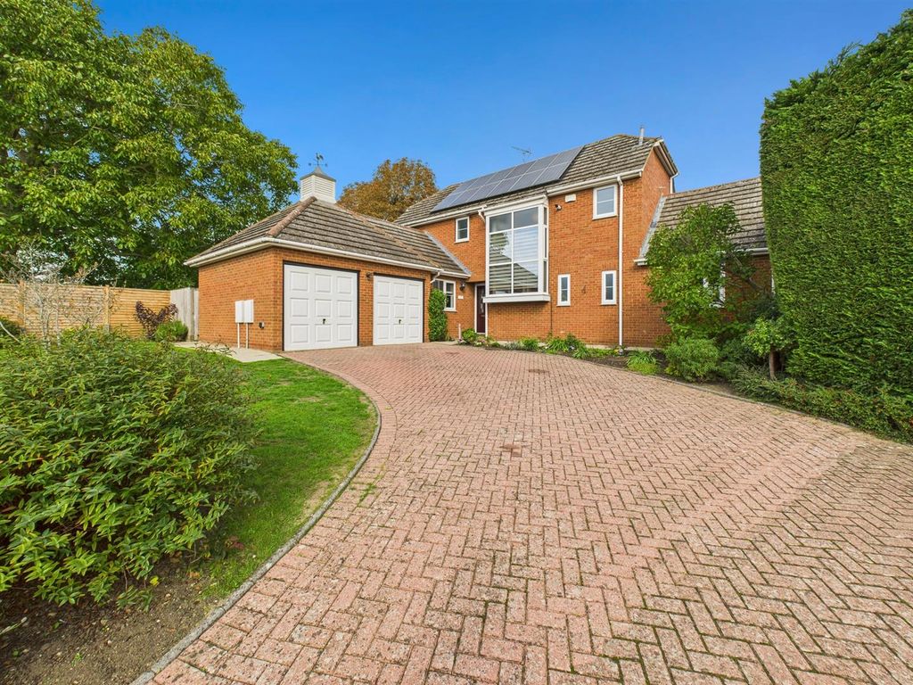 Property photo 1 of 28 Cam04907G0-Pr0336-Still039.Jpg