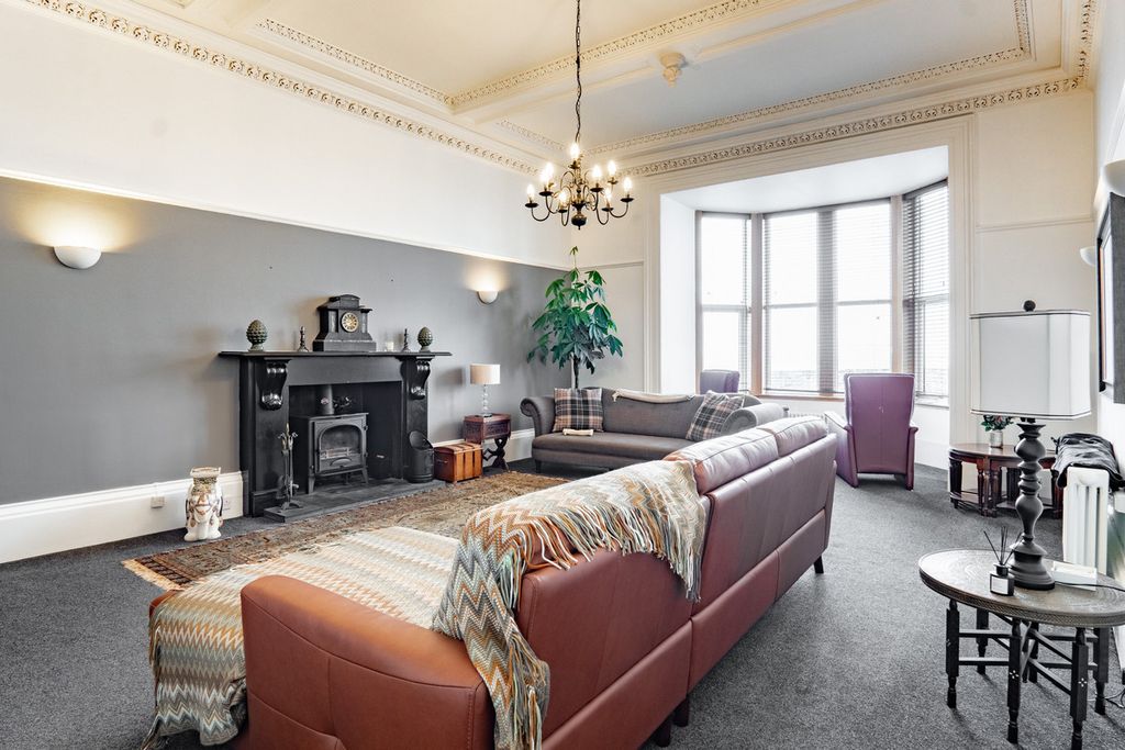 Property photo 3 of 43