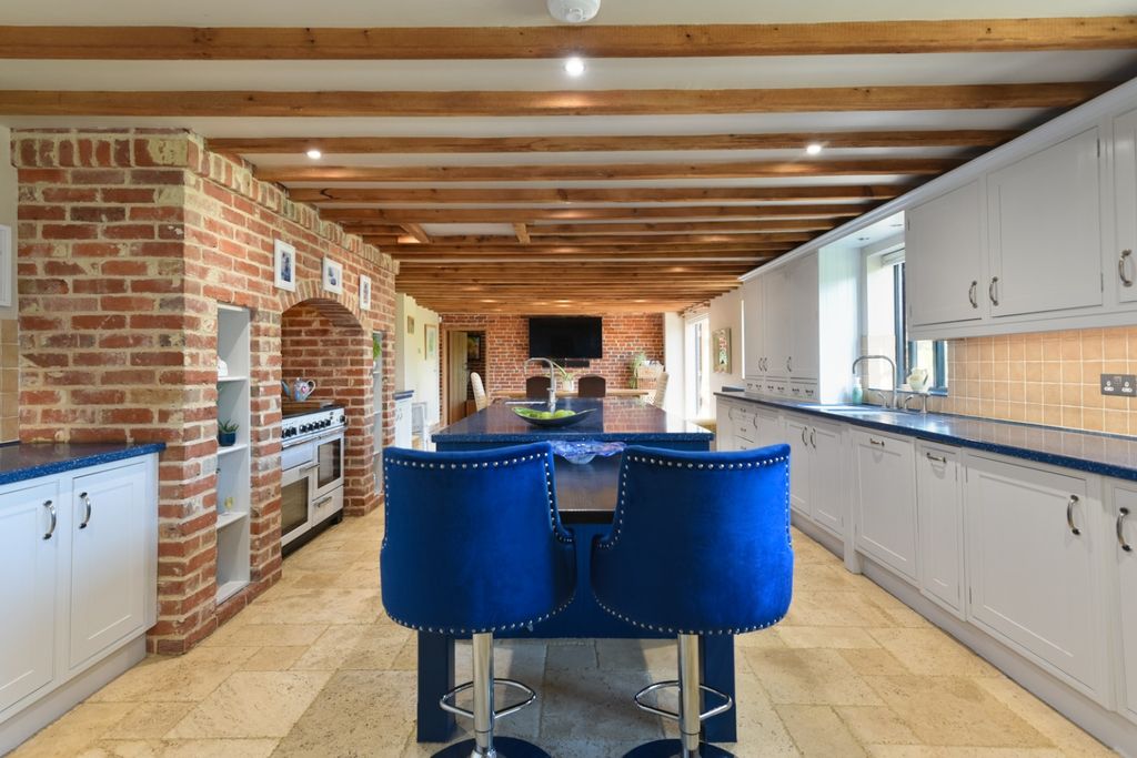 Property photo 3 of 30 2810677