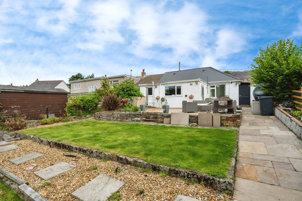 Property photo 2 of 16 Photo