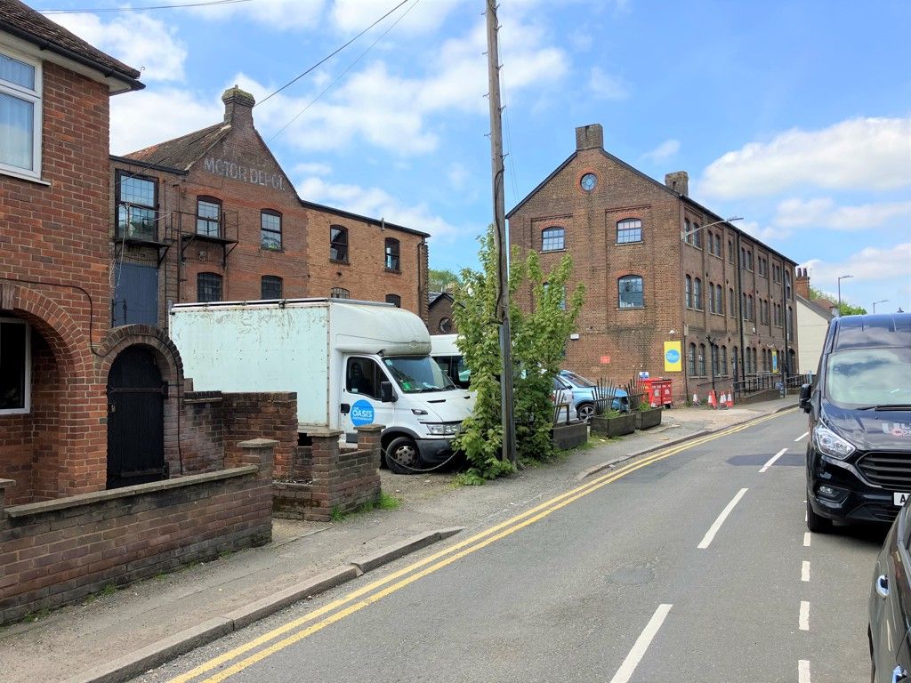 Property photo 1 of 7 Photo 6