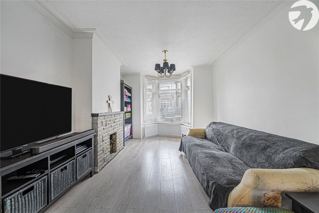 Property photo 2 of 25 Living Room