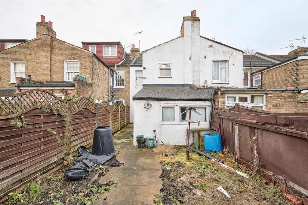 Property photo 3 of 25