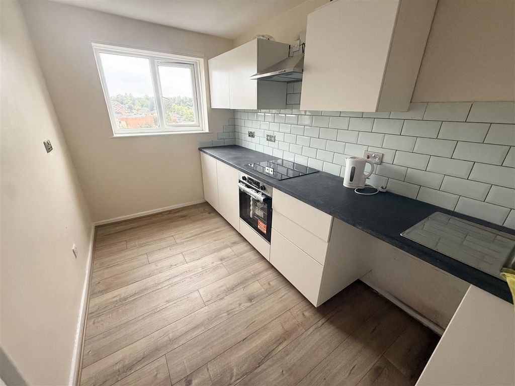 Property photo 3 of 7 Kitchen (Newly Installed)