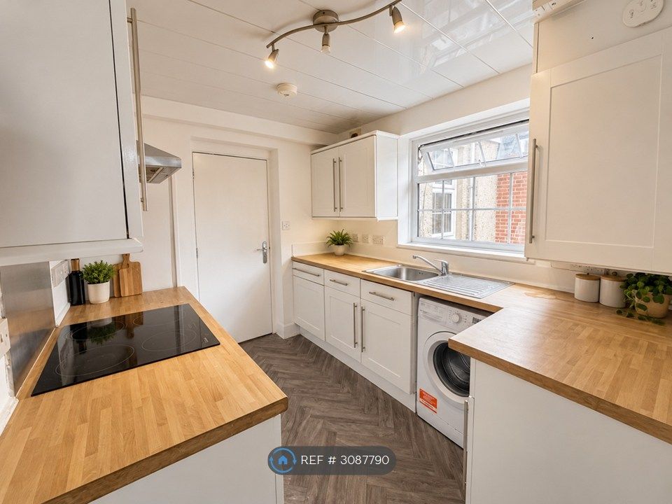 Property photo 3 of 12 Kitchen