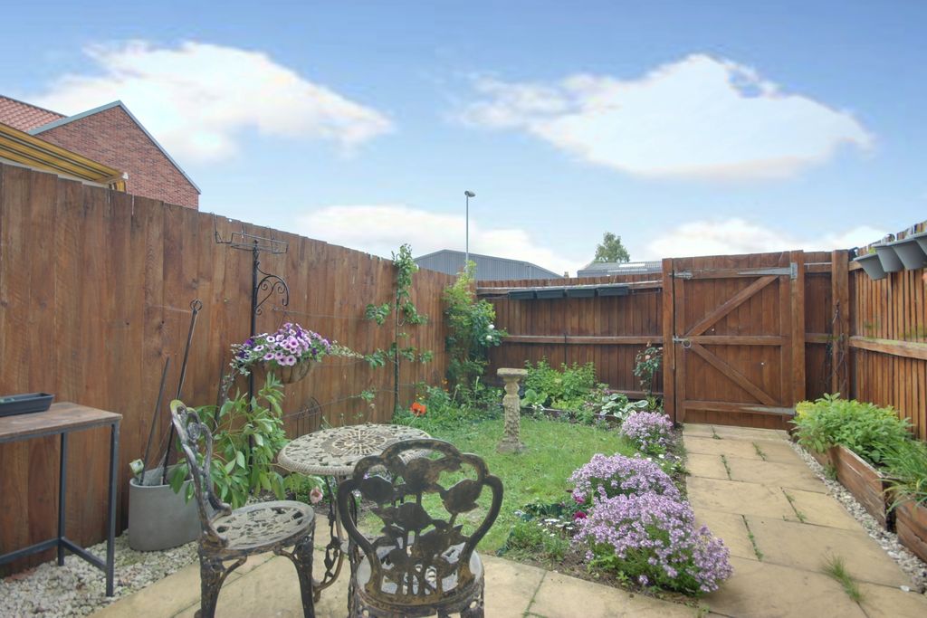 Property photo 2 of 19 1 Garden A