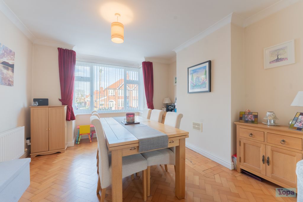 Property photo 3 of 18 Dining Room