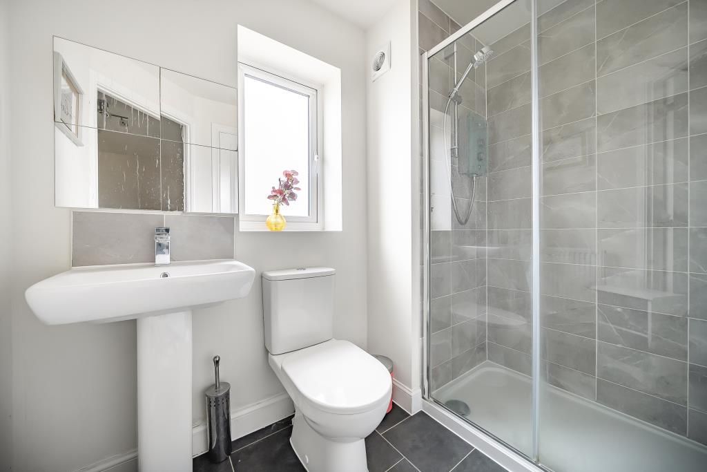 Property photo 3 of 11 Bathroom