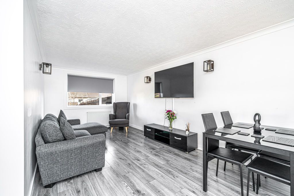 Property photo 3 of 20 Lounge With Open Plan Dining Area