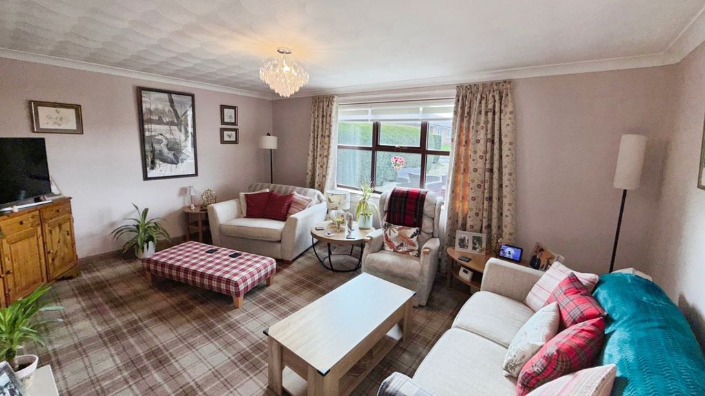 Property photo 2 of 21 Lounge