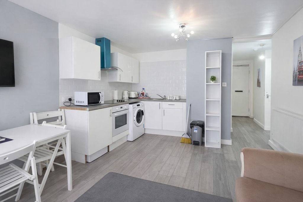 Property photo 3 of 7 (D) Burder Close.Jpg