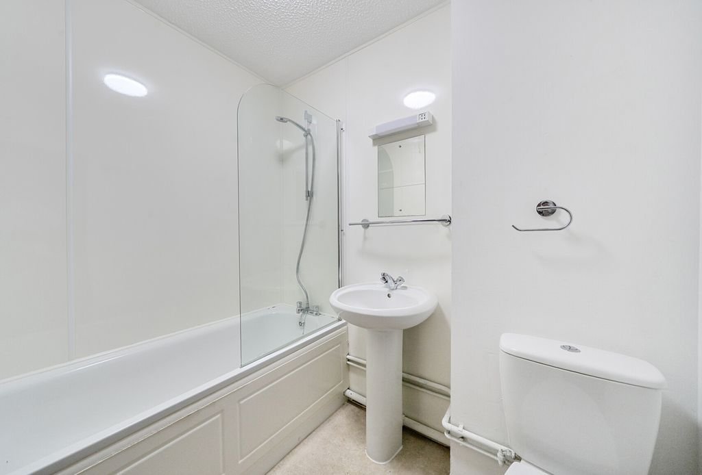 Property photo 3 of 14 1470568-8-6A32B68...