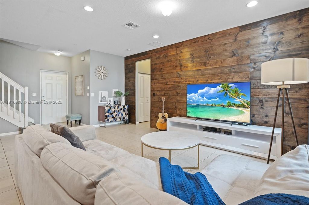 Property photo 1 of 32