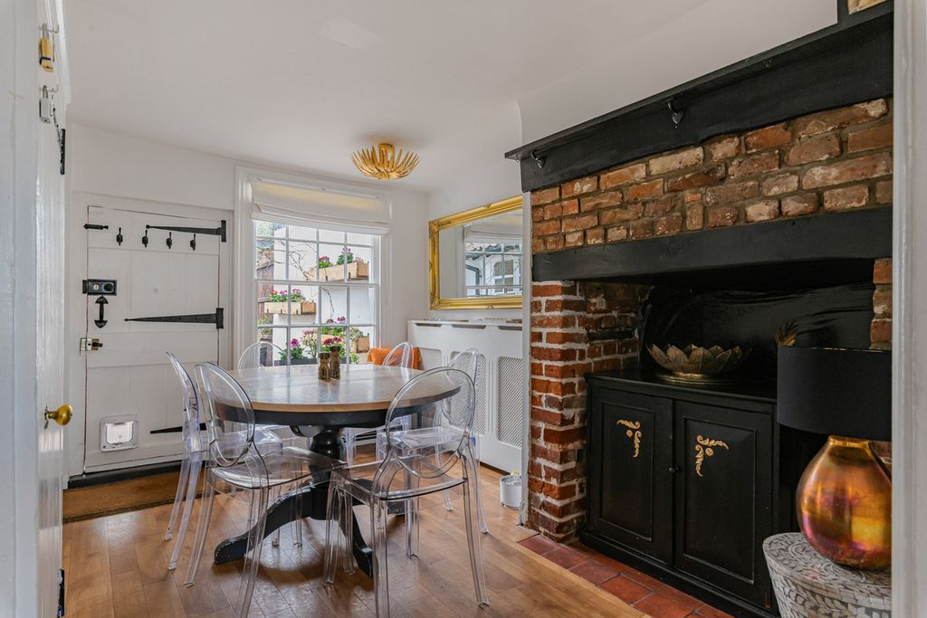 Property photo 3 of 23