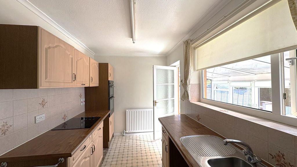 Property photo 2 of 31 Kitchen