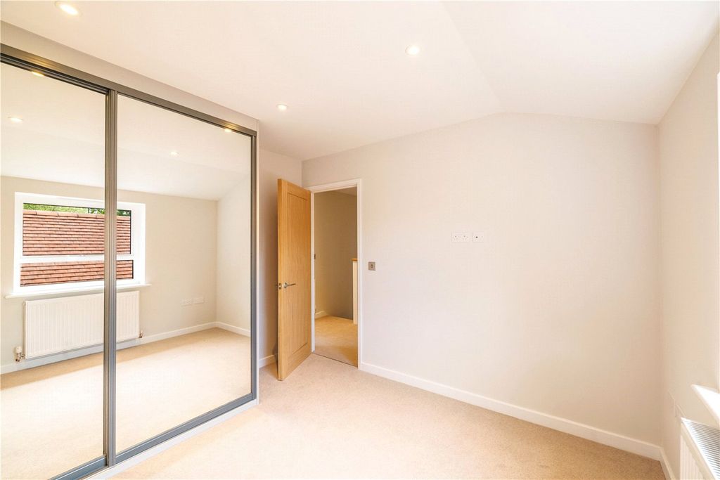 Property photo 3 of 10 Bedroom Show Home