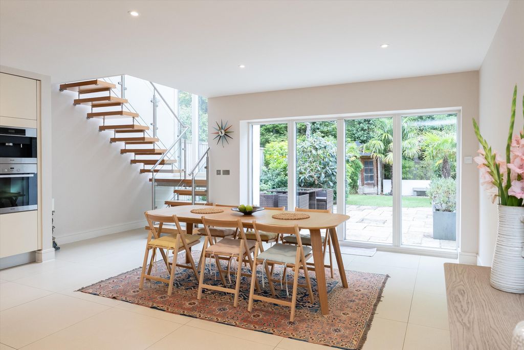 Property photo 3 of 17 Image