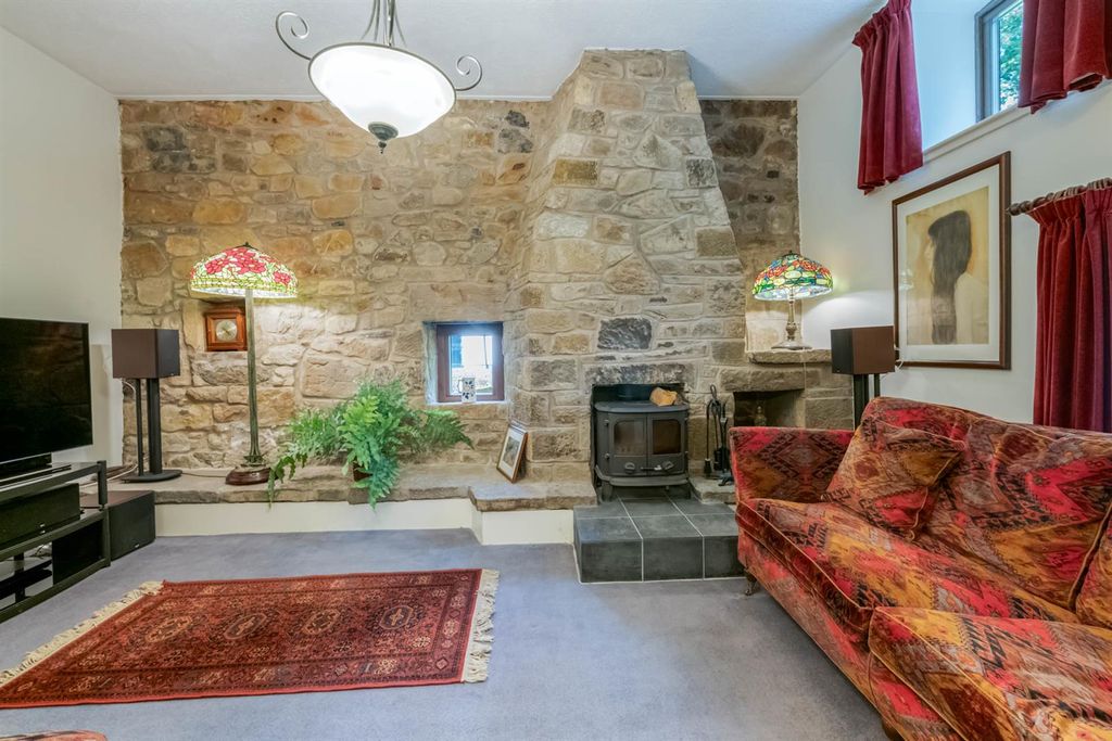 Property photo 3 of 42 Lounge