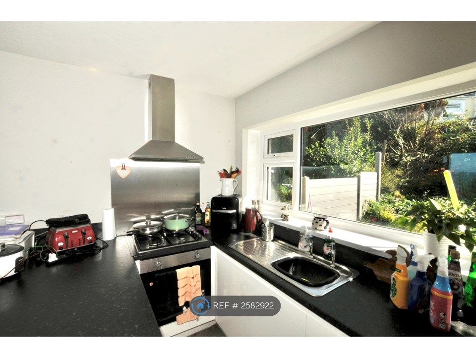 Property photo 2 of 6 Kitchen