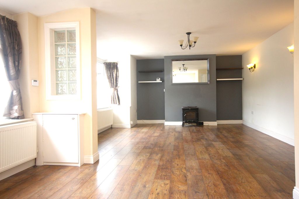 Property photo 3 of 23