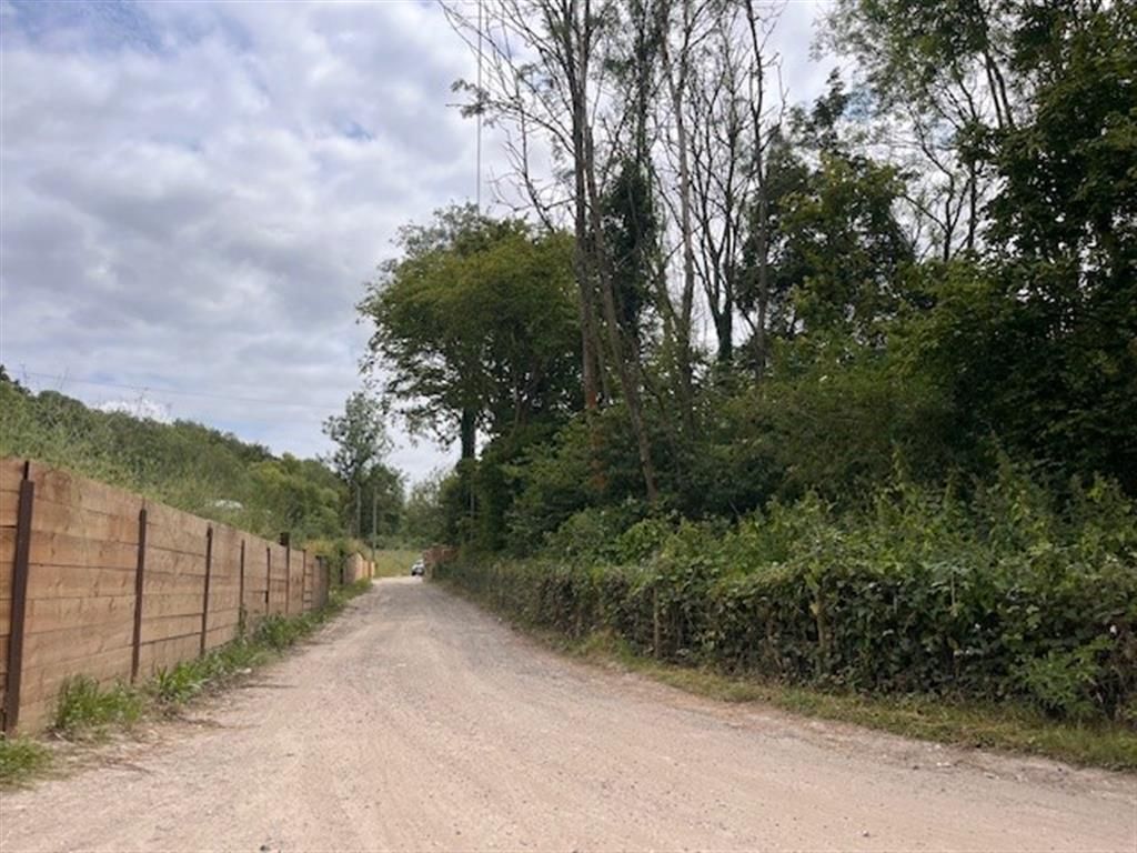 Property photo 1 of 6 Road