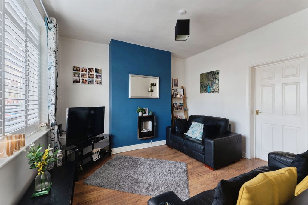 Property photo 2 of 12
