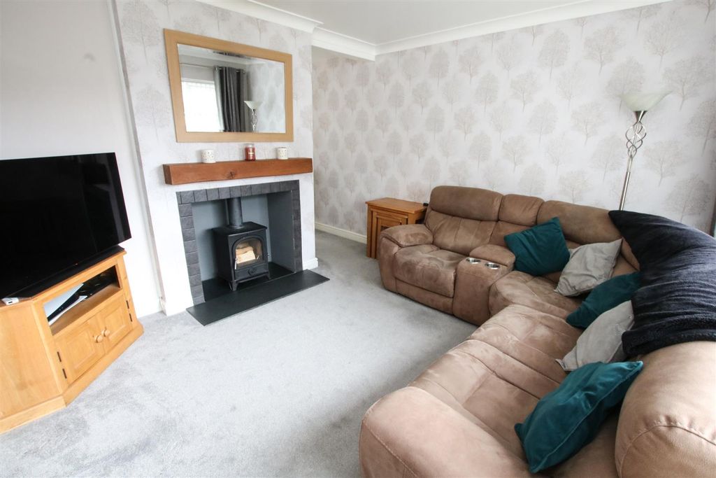Property photo 2 of 20 Lounge