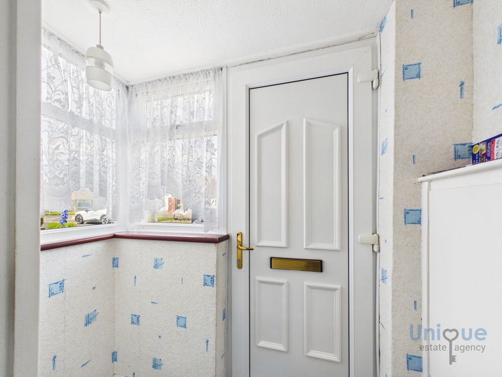 Property photo 2 of 27