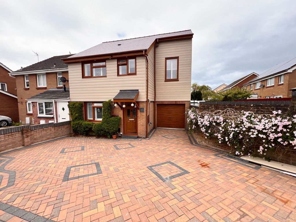 Property photo 1 of 27