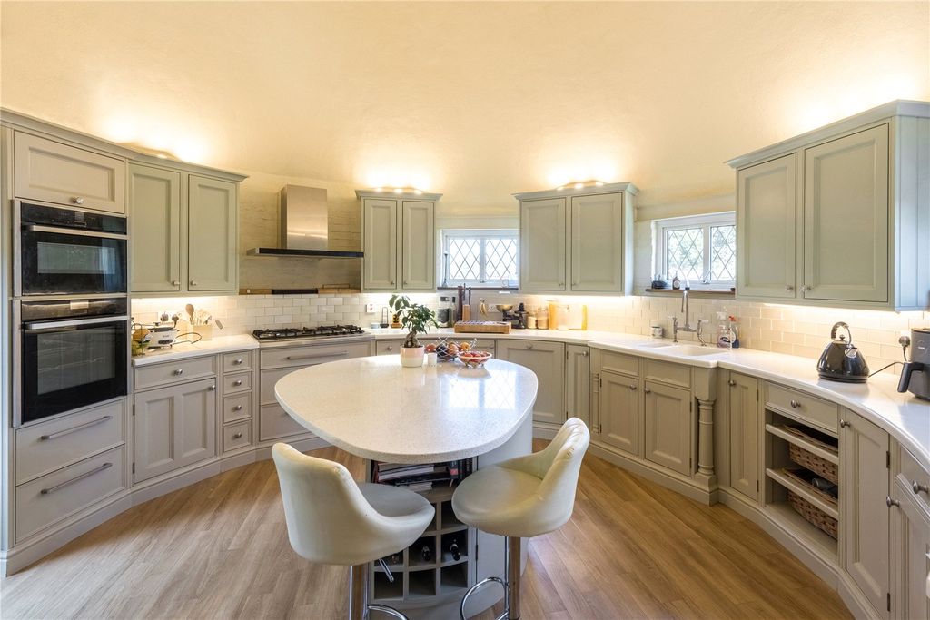 Property photo 3 of 18 Kitchen/Breakfast Rm