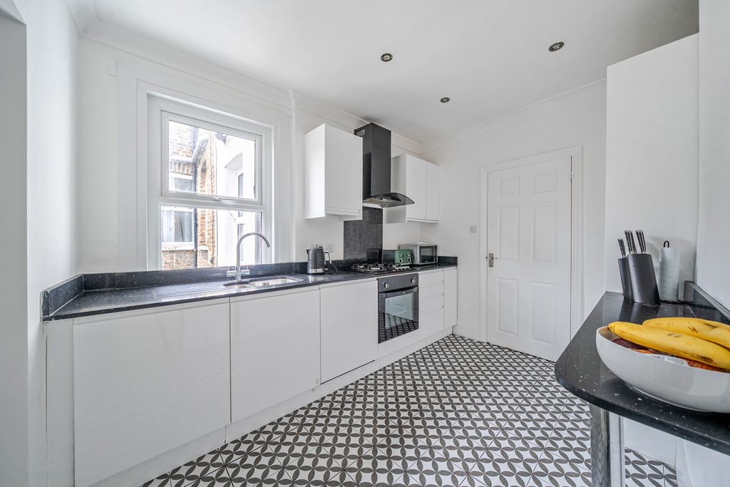 Property photo 2 of 19 Kitchen