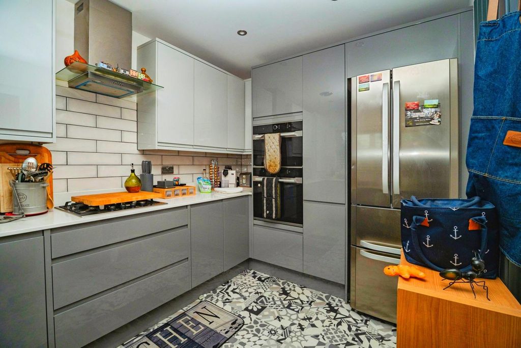 Property photo 2 of 15 Pbox-Img.Jpg