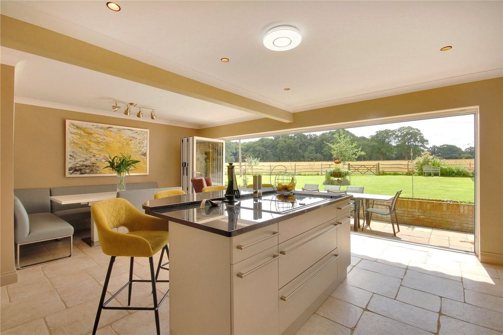 Property photo 3 of 31 Kitchen/Dinng