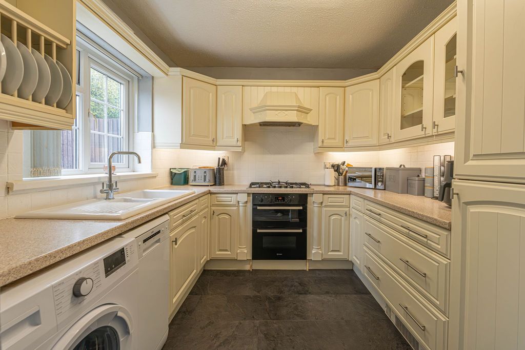 Property photo 3 of 48