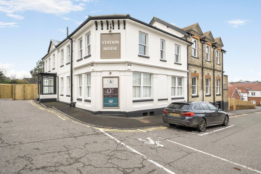 Property photo 2 of 16 Picture No. 24