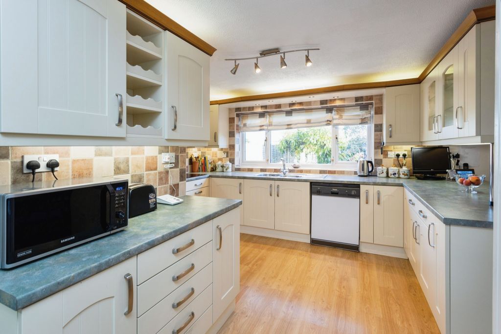 Property photo 1 of 15 Kitchen