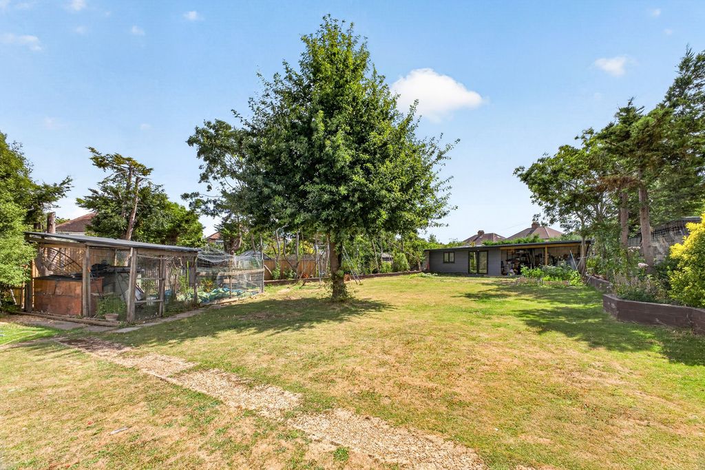 Property photo 2 of 34