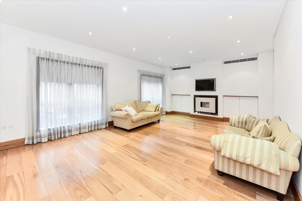 Property photo 2 of 18 Image