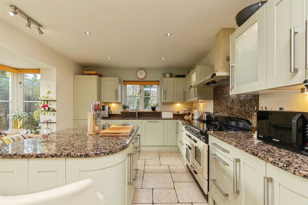 Property photo 3 of 28