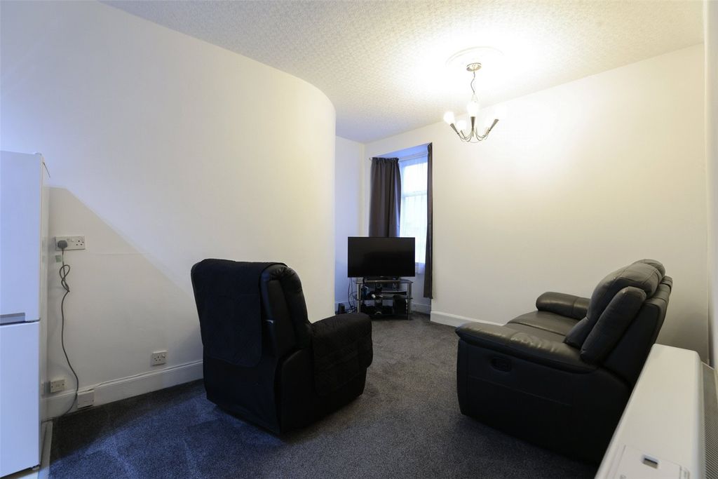 Property photo 3 of 7 Living Room